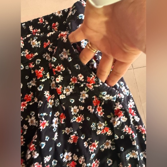 Torrid Black and Floral Cropped Pant size 3 plus size pockets floral - Picture 4 of 16